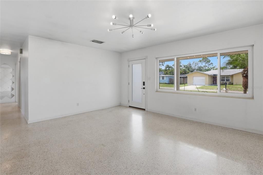 For Sale: $375,000 (3 beds, 3 baths, 1951 Square Feet)