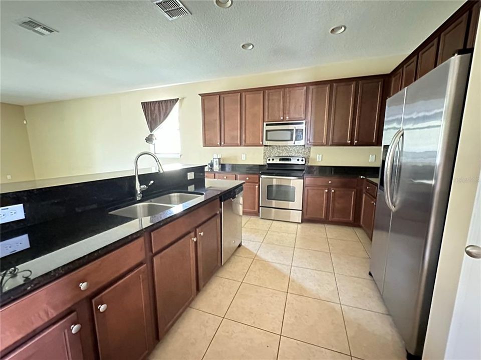 For Sale: $550,000 (3 beds, 2 baths, 2306 Square Feet)