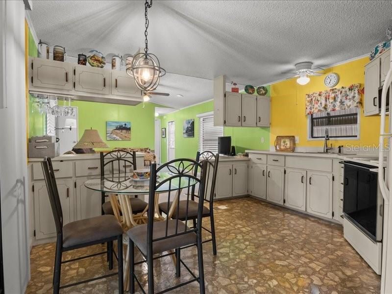 For Sale: $79,900 (2 beds, 2 baths, 840 Square Feet)