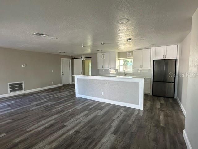 For Rent: $2,795 (3 beds, 2 baths, 1320 Square Feet)