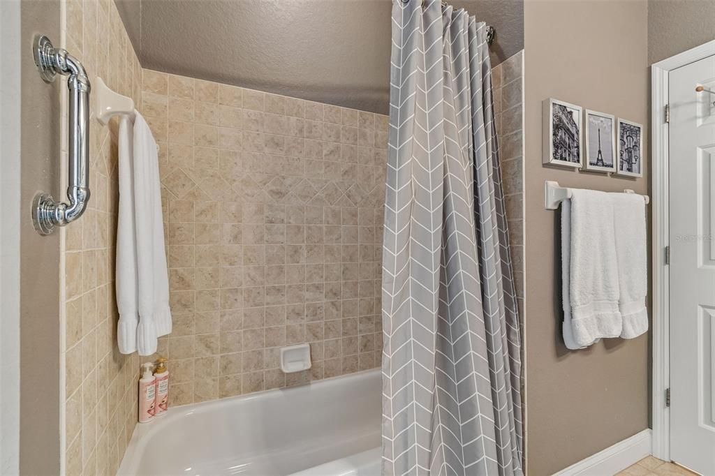 For Sale: $569,500 (4 beds, 2 baths, 2588 Square Feet)