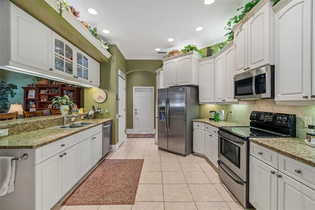 For Sale: $569,500 (4 beds, 2 baths, 2588 Square Feet)