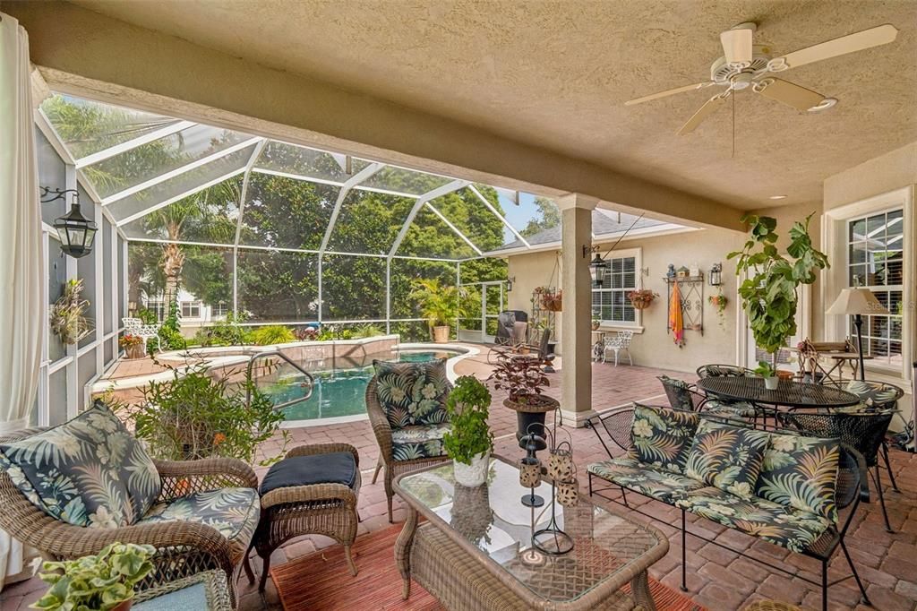 For Sale: $569,500 (4 beds, 2 baths, 2588 Square Feet)
