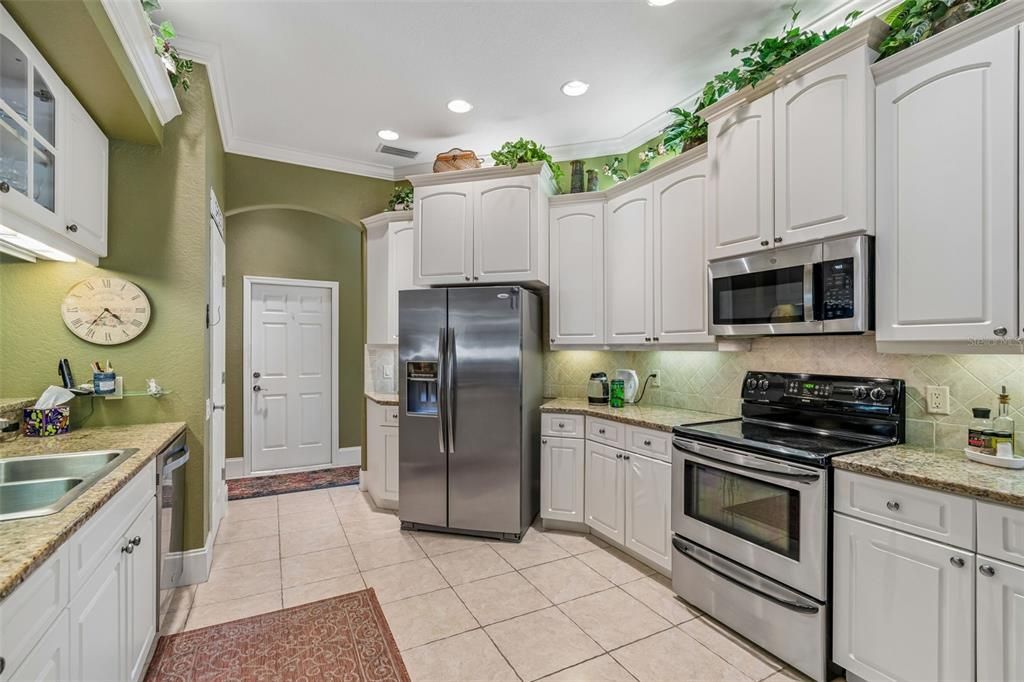 For Sale: $569,500 (4 beds, 2 baths, 2588 Square Feet)