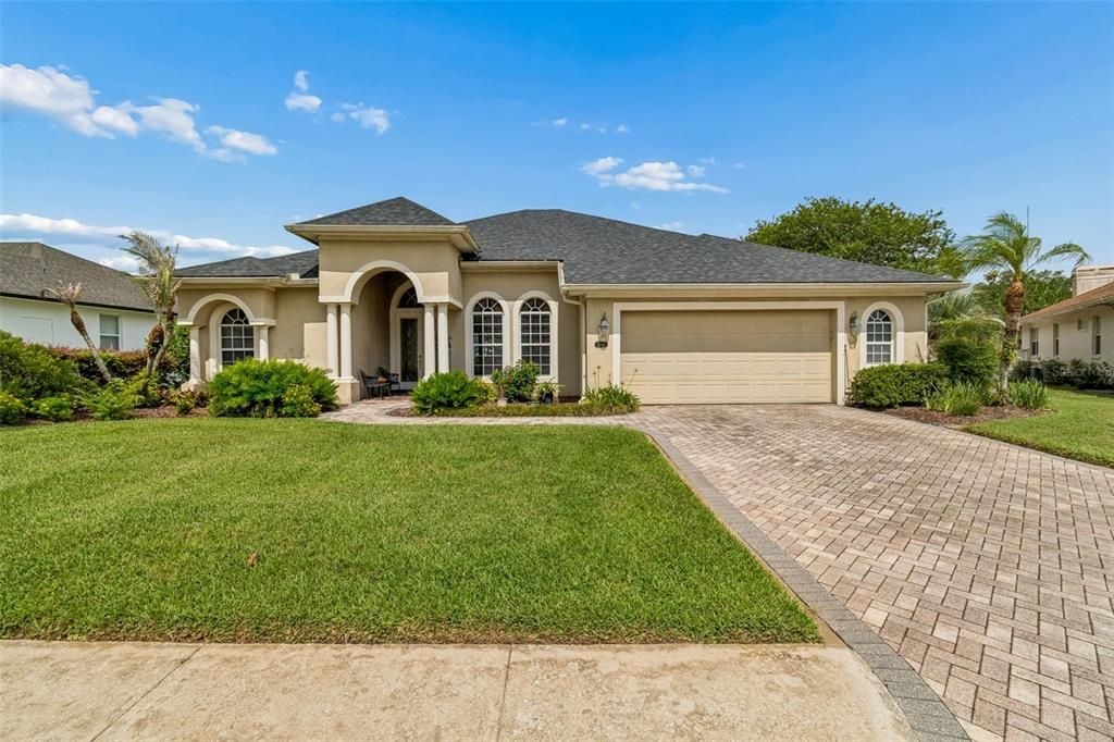 For Sale: $569,500 (4 beds, 2 baths, 2588 Square Feet)