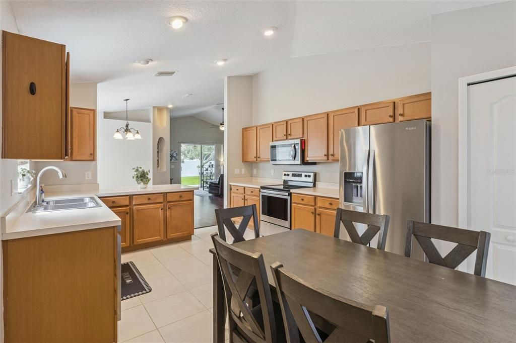 For Sale: $320,000 (3 beds, 2 baths, 1620 Square Feet)