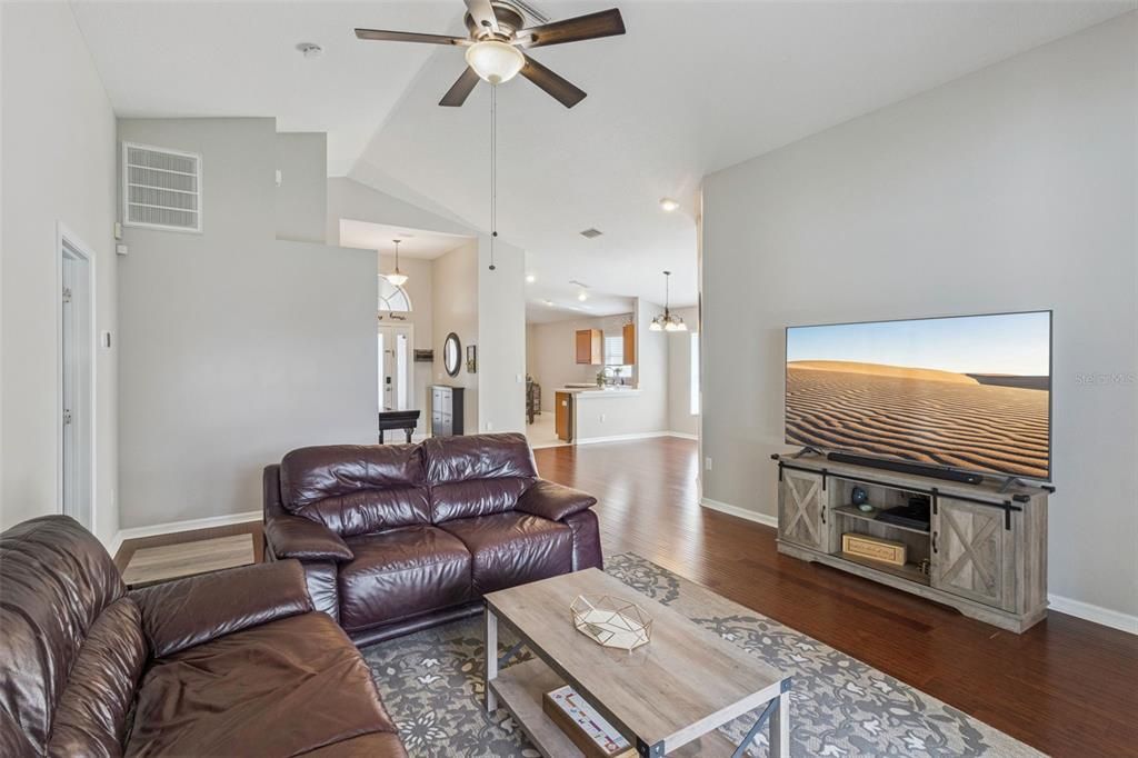 For Sale: $320,000 (3 beds, 2 baths, 1620 Square Feet)