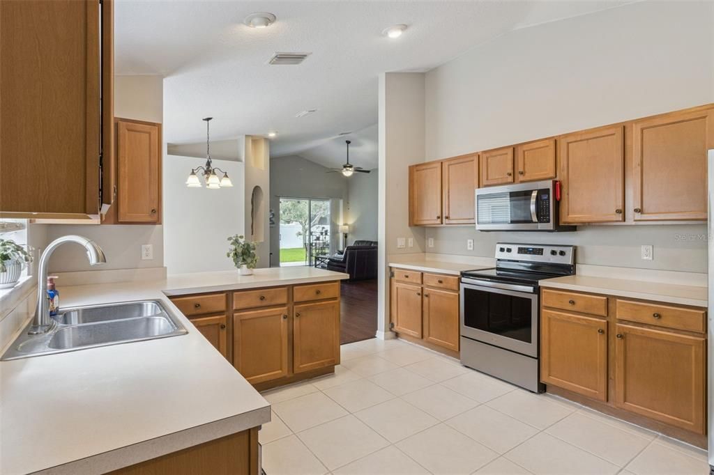 For Sale: $320,000 (3 beds, 2 baths, 1620 Square Feet)