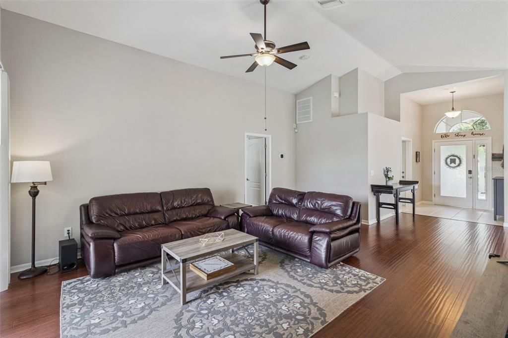 For Sale: $320,000 (3 beds, 2 baths, 1620 Square Feet)