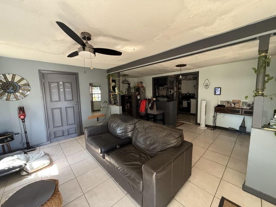 For Sale: $249,900 (3 beds, 1 baths, 1236 Square Feet)