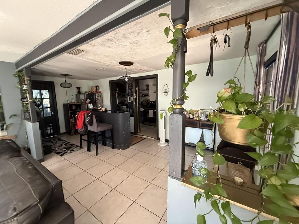 For Sale: $249,900 (3 beds, 1 baths, 1236 Square Feet)