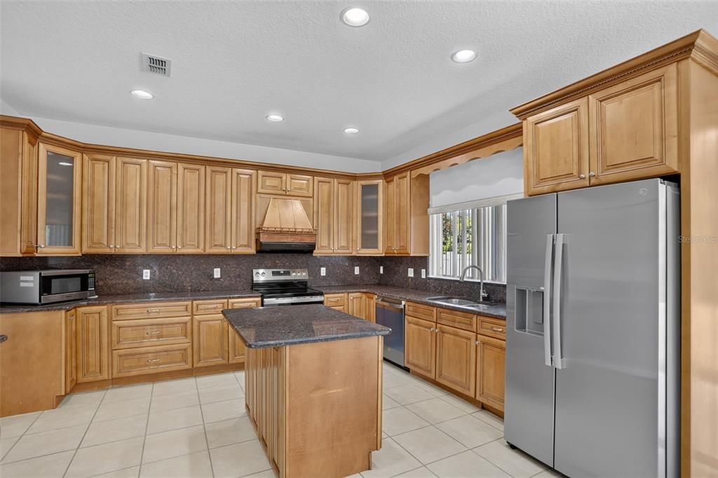 For Sale: $599,900 (5 beds, 4 baths, 4014 Square Feet)