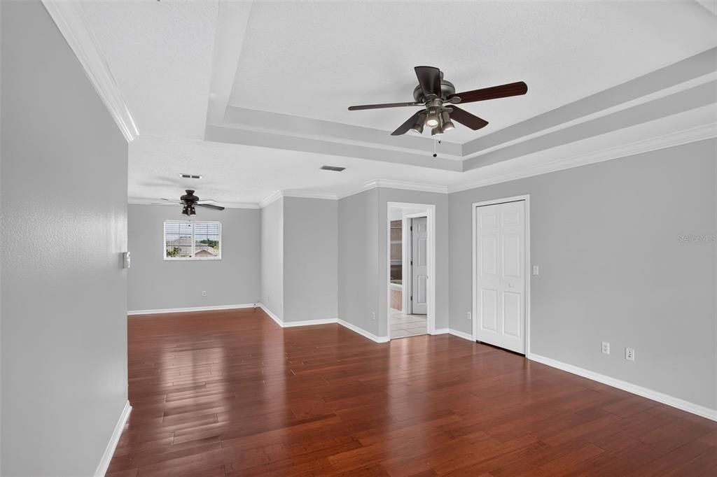 For Sale: $599,900 (5 beds, 4 baths, 4014 Square Feet)
