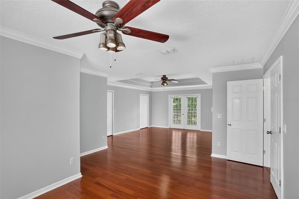 For Sale: $599,900 (5 beds, 4 baths, 4014 Square Feet)