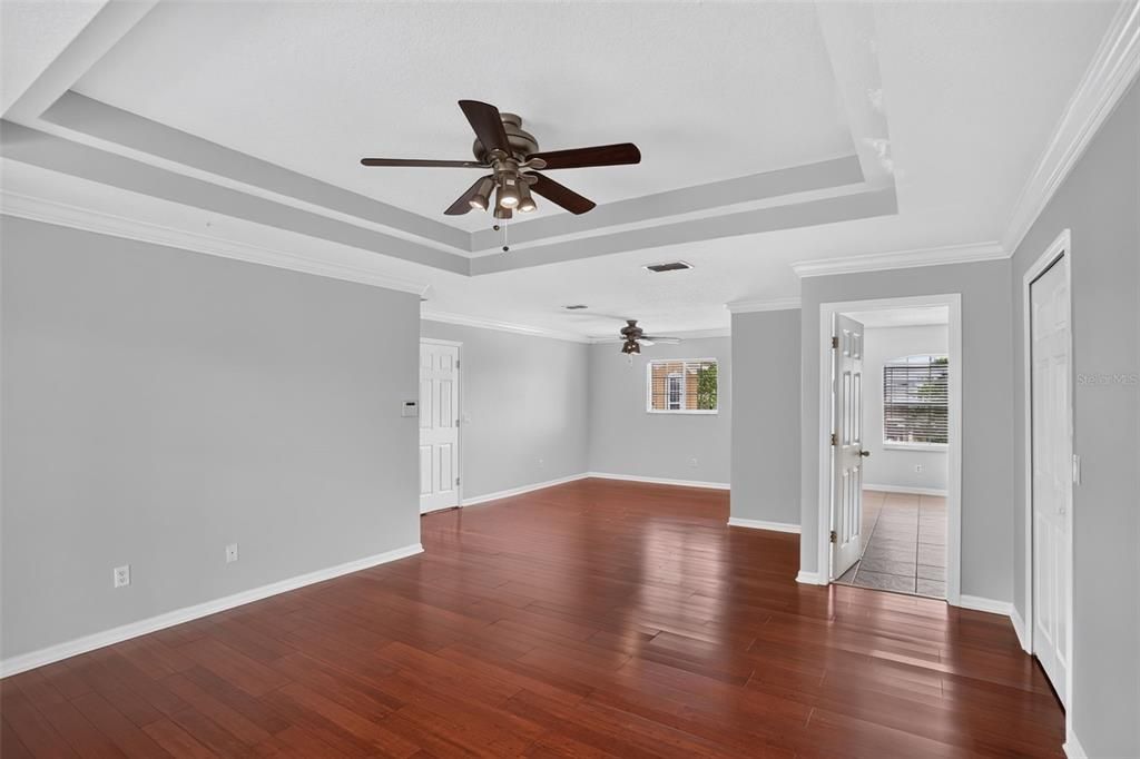 For Sale: $599,900 (5 beds, 4 baths, 4014 Square Feet)