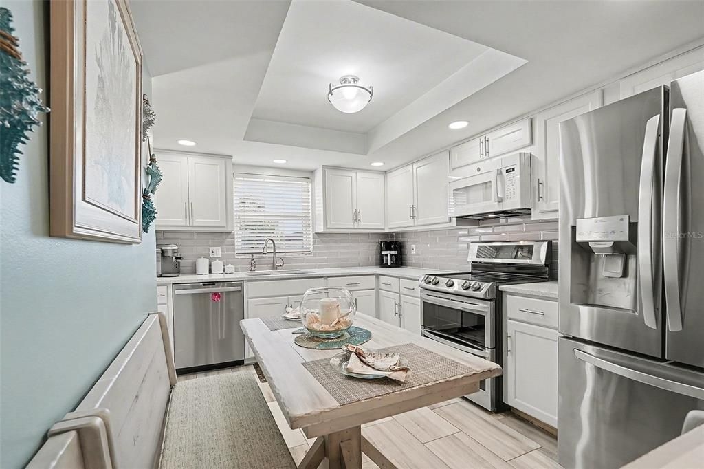 На продажу: $259,900 (2 спален, 2 ванн, 1527 Квадратных фут)
