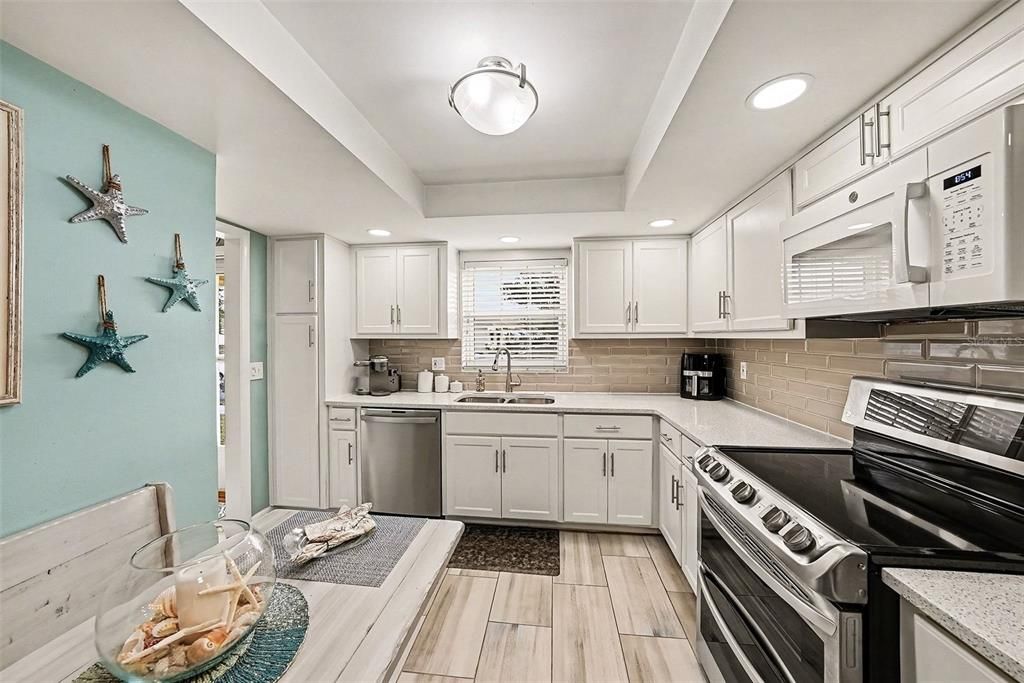 На продажу: $259,900 (2 спален, 2 ванн, 1527 Квадратных фут)