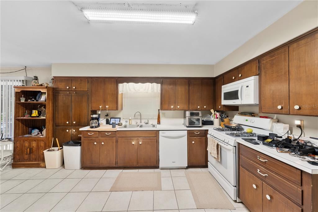 For Sale: $625,000 (3 beds, 2 baths, 2914 Square Feet)