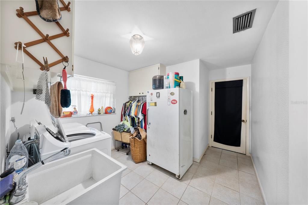 For Sale: $625,000 (3 beds, 2 baths, 2914 Square Feet)