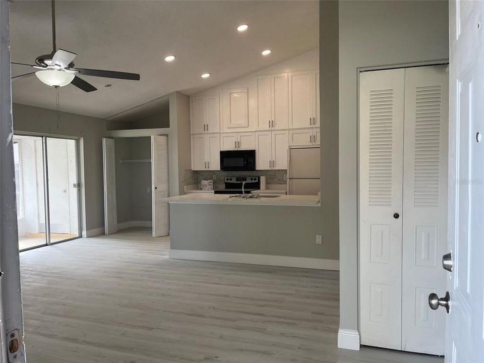 For Rent: $2,100 (2 beds, 2 baths, 899 Square Feet)