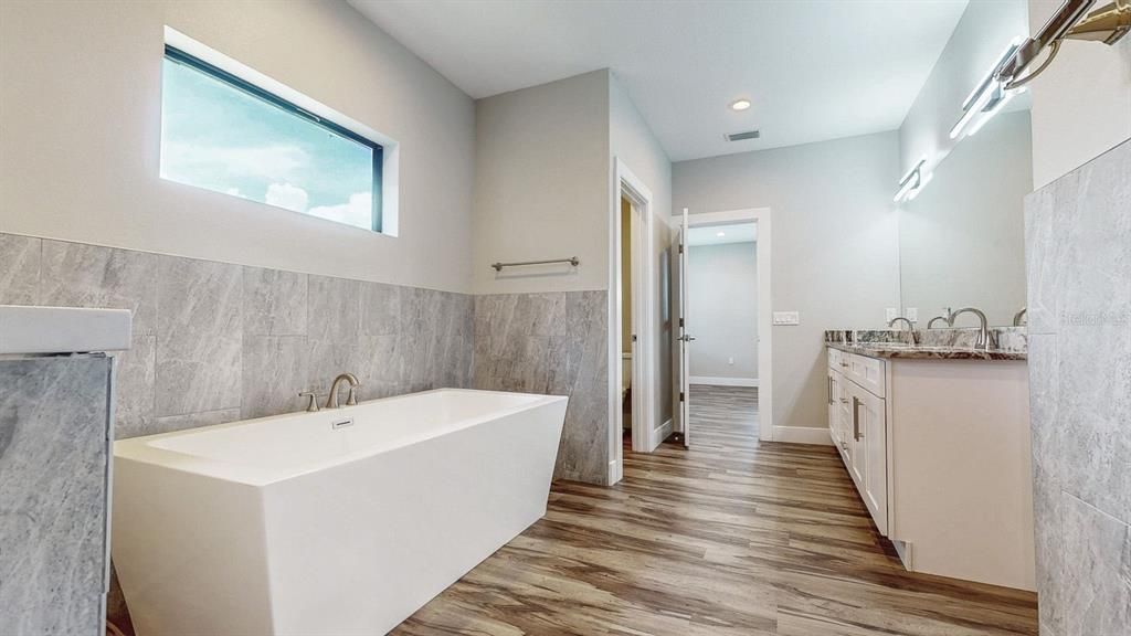For Rent: $5,500 (4 beds, 2 baths, 2804 Square Feet)