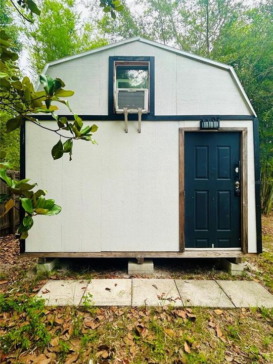 For Sale: $149,900 (2 beds, 1 baths, 986 Square Feet)