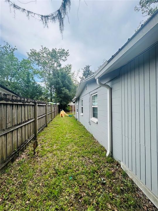 For Sale: $149,900 (2 beds, 1 baths, 986 Square Feet)