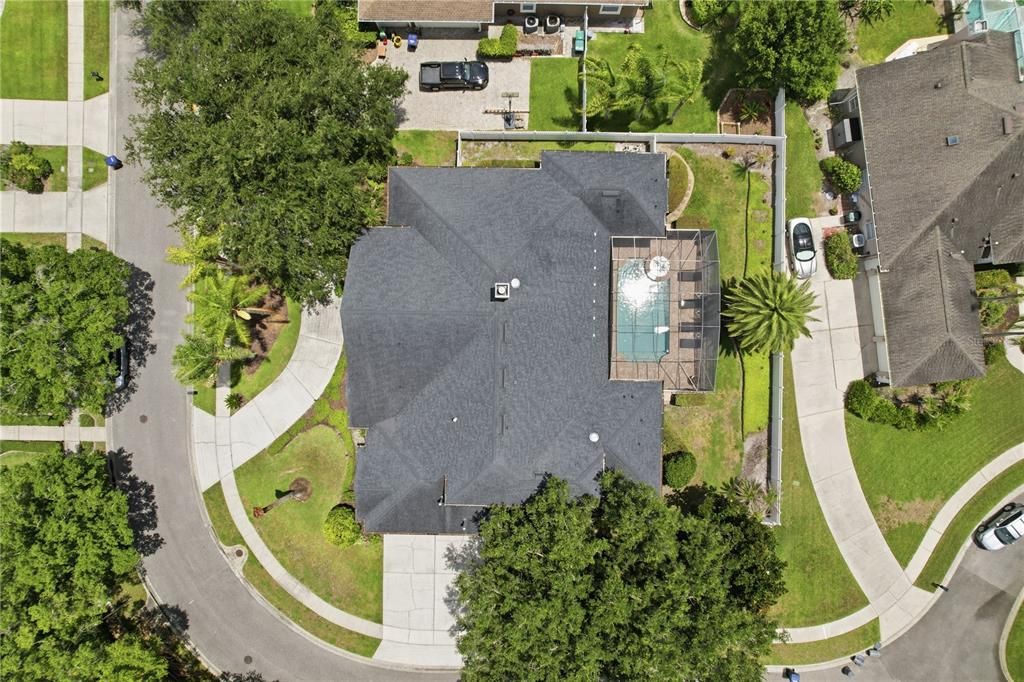 For Sale: $950,000 (6 beds, 4 baths, 3942 Square Feet)