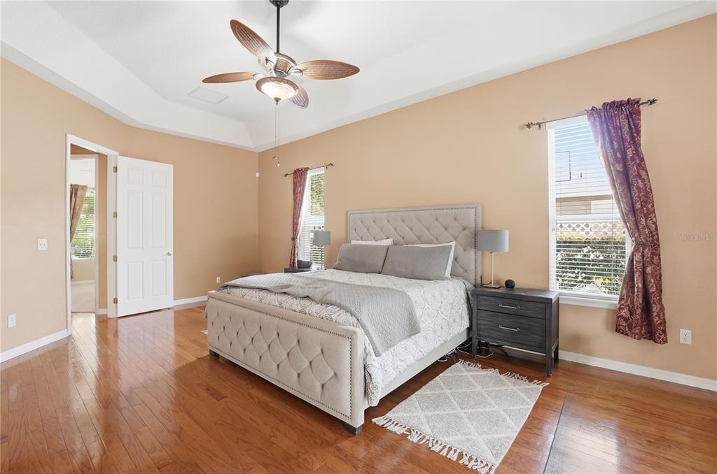 For Sale: $950,000 (6 beds, 4 baths, 3942 Square Feet)