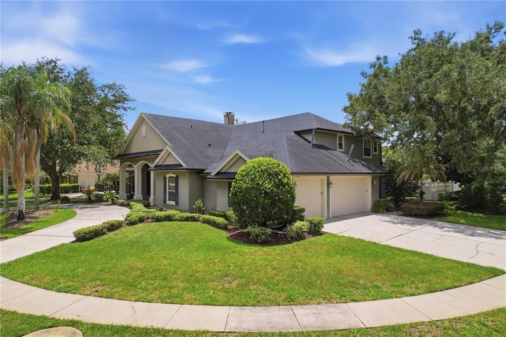 For Sale: $950,000 (6 beds, 4 baths, 3942 Square Feet)