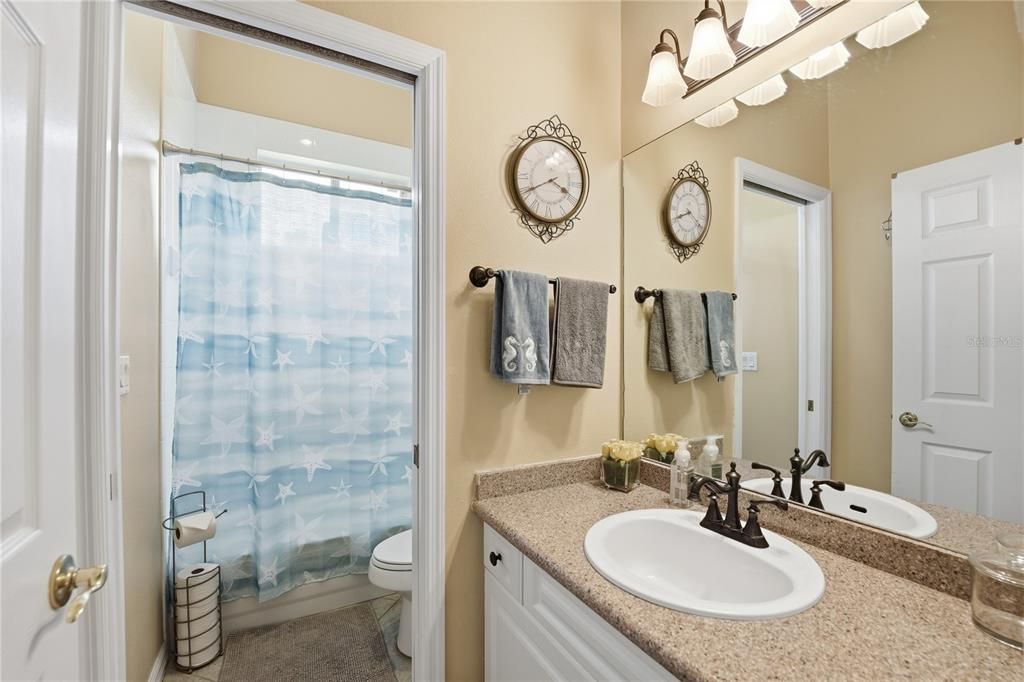 For Sale: $950,000 (6 beds, 4 baths, 3942 Square Feet)