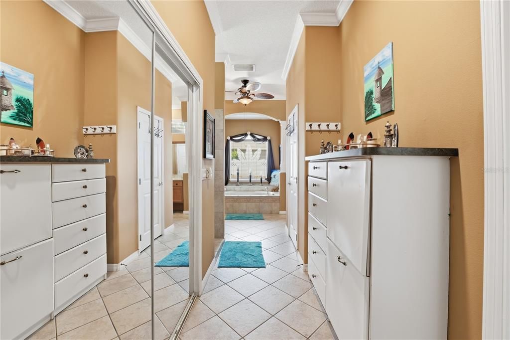 For Sale: $950,000 (6 beds, 4 baths, 3942 Square Feet)