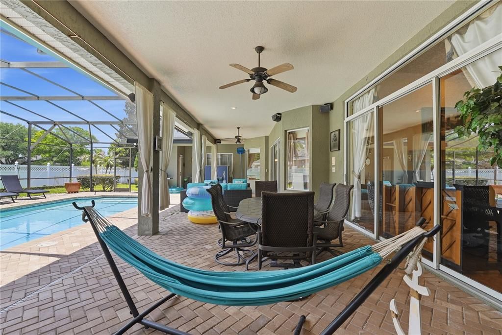 For Sale: $950,000 (6 beds, 4 baths, 3942 Square Feet)