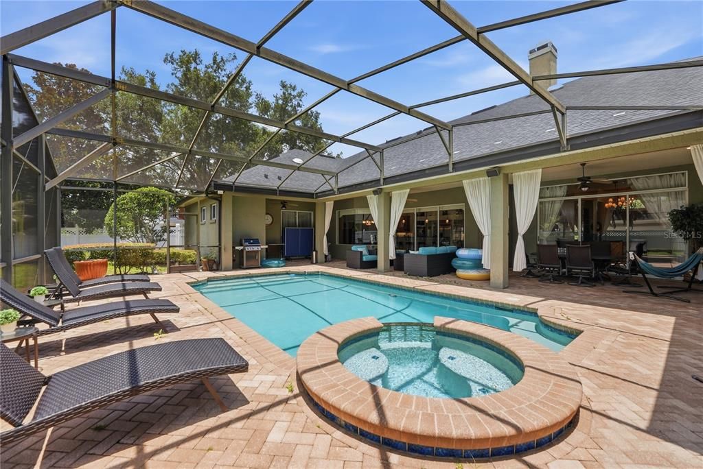 For Sale: $950,000 (6 beds, 4 baths, 3942 Square Feet)