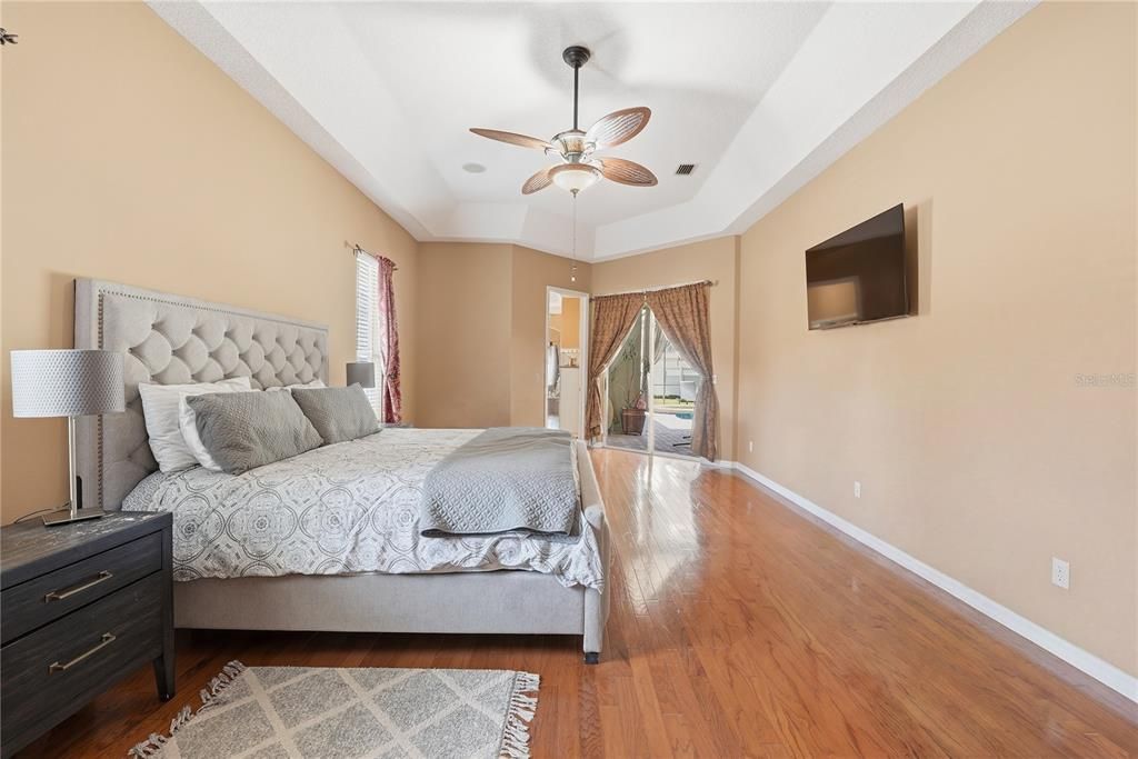 For Sale: $950,000 (6 beds, 4 baths, 3942 Square Feet)