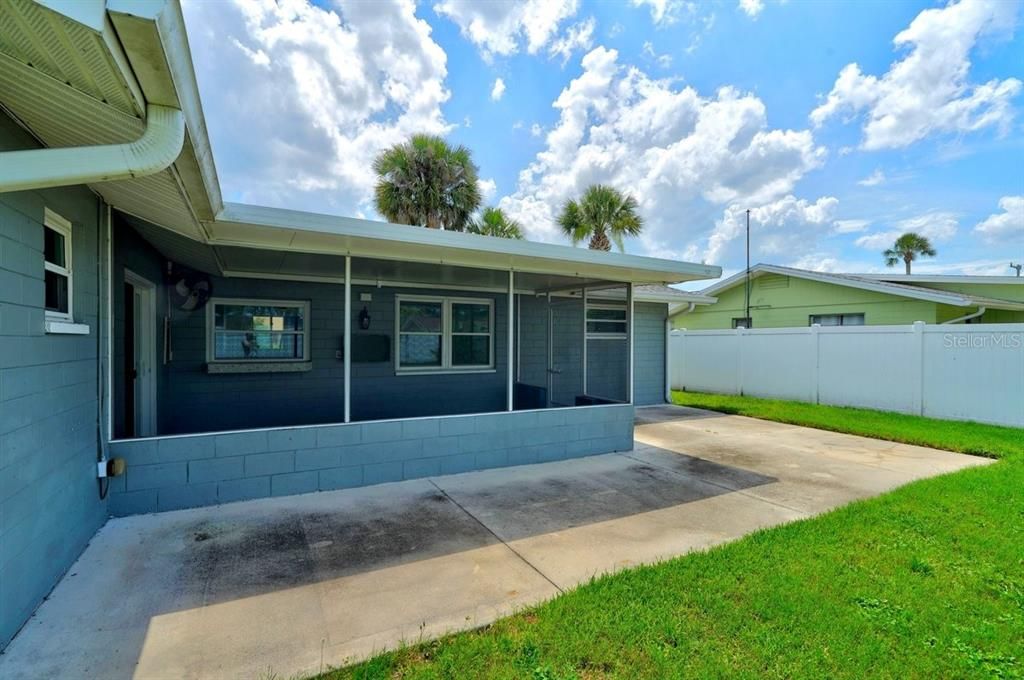 For Sale: $299,990 (2 beds, 2 baths, 1276 Square Feet)
