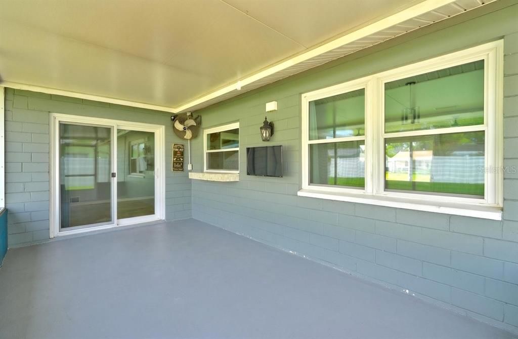 For Sale: $299,990 (2 beds, 2 baths, 1276 Square Feet)