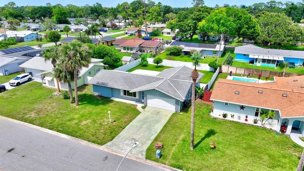 For Sale: $299,990 (2 beds, 2 baths, 1276 Square Feet)