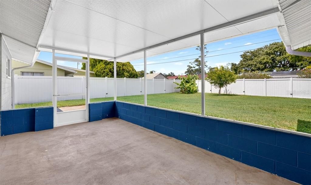 For Sale: $299,990 (2 beds, 2 baths, 1276 Square Feet)