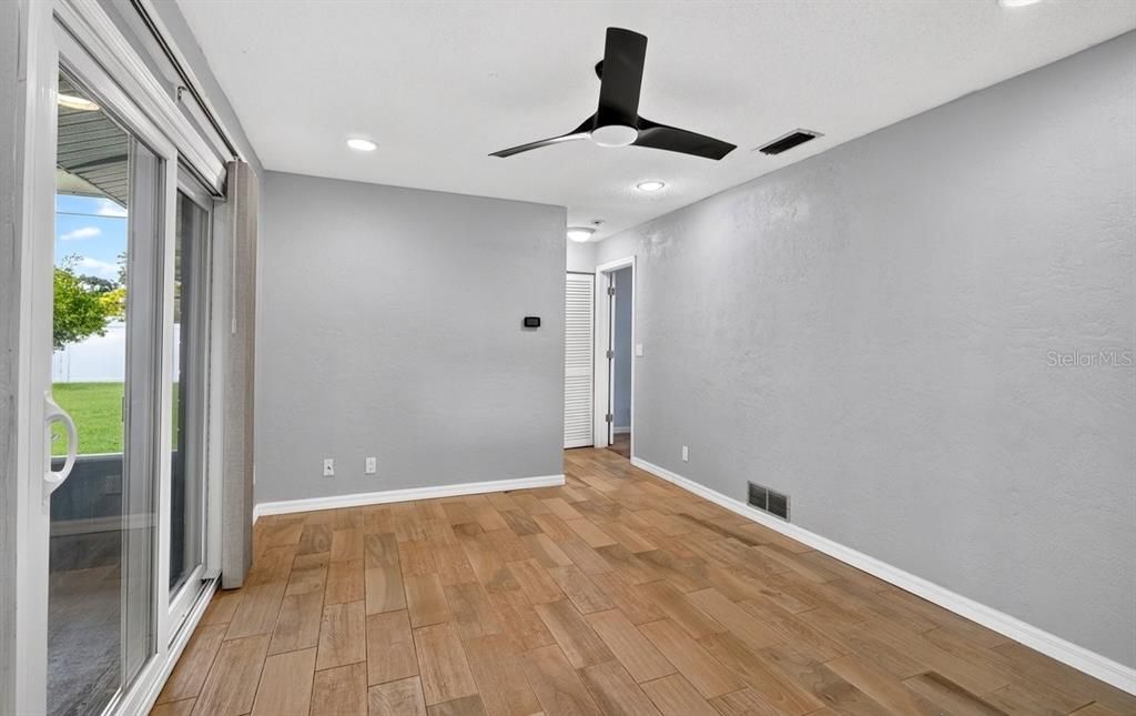 For Sale: $299,990 (2 beds, 2 baths, 1276 Square Feet)