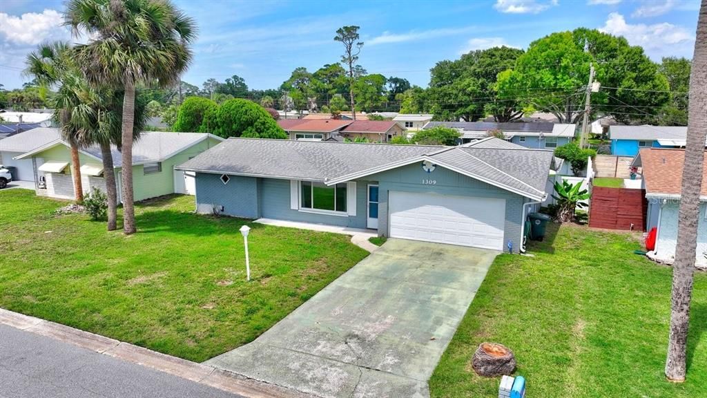 For Sale: $299,990 (2 beds, 2 baths, 1276 Square Feet)