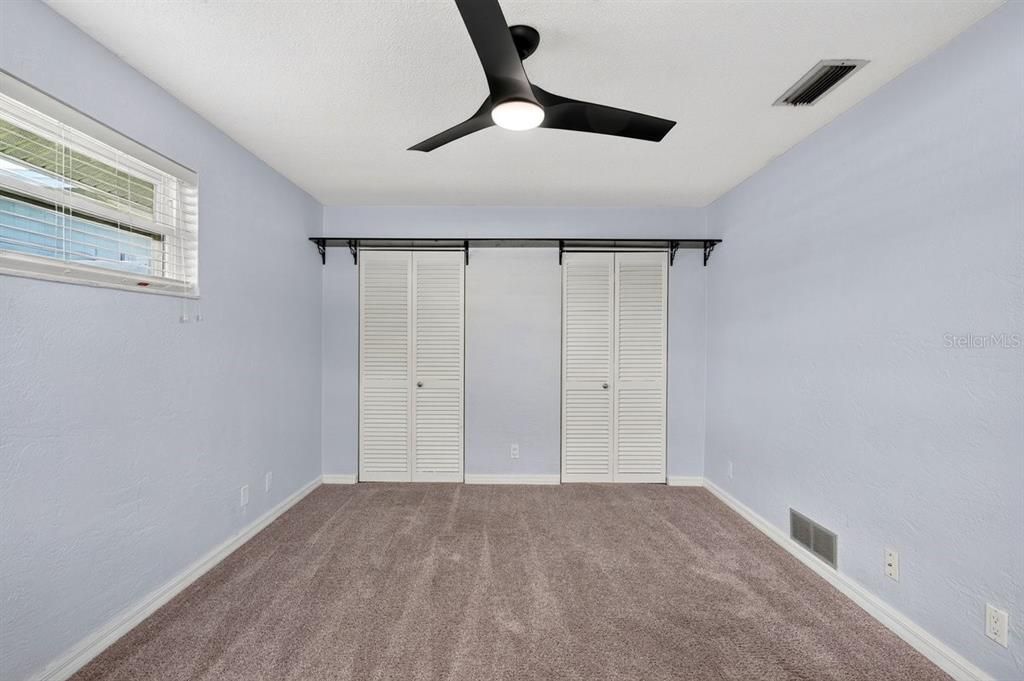 For Sale: $299,990 (2 beds, 2 baths, 1276 Square Feet)