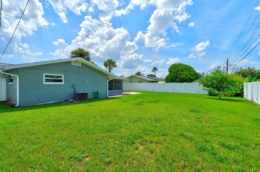 For Sale: $299,990 (2 beds, 2 baths, 1276 Square Feet)