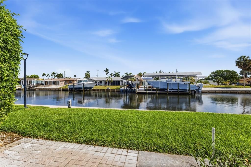 For Sale: $249,000 (2 beds, 2 baths, 1078 Square Feet)