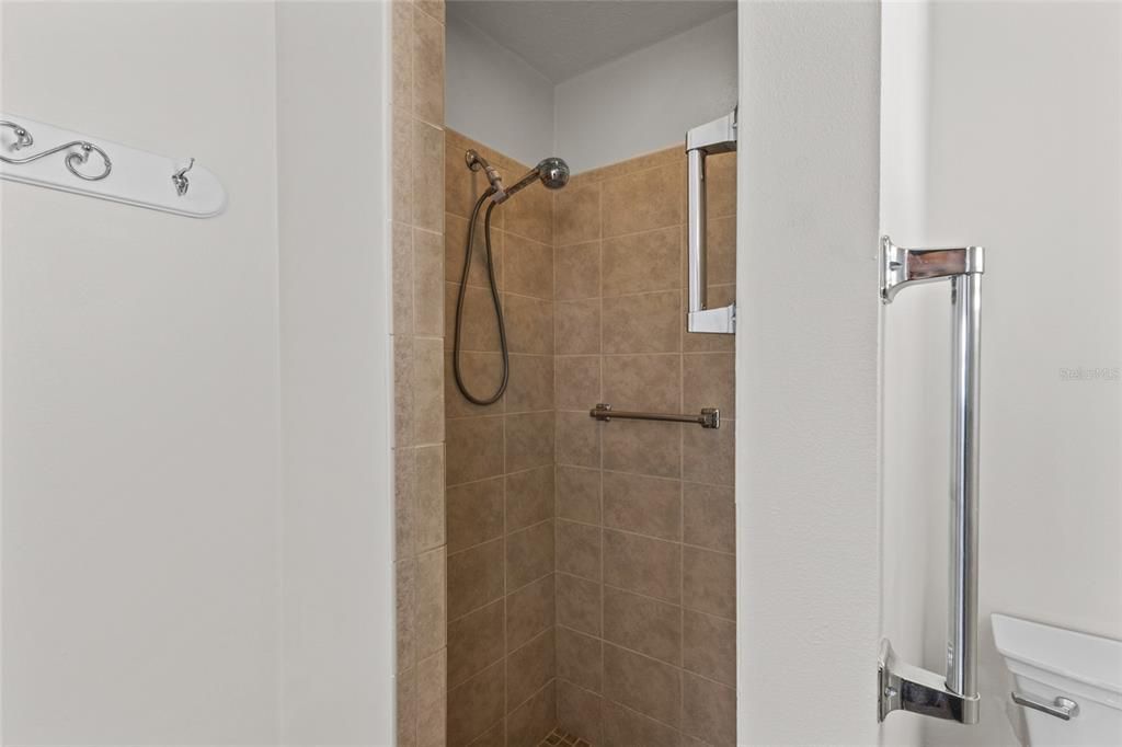 For Sale: $249,000 (2 beds, 2 baths, 1078 Square Feet)