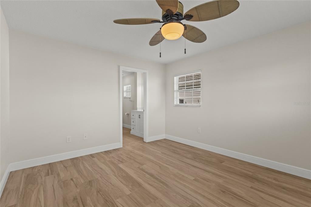 For Sale: $249,000 (2 beds, 2 baths, 1078 Square Feet)
