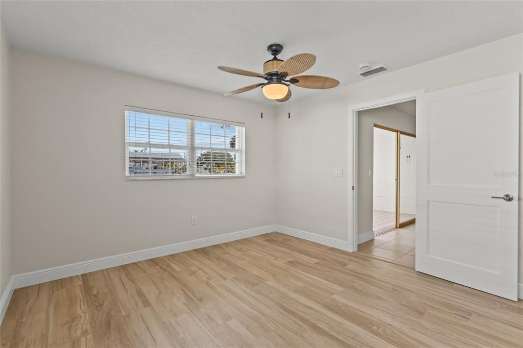 For Sale: $249,000 (2 beds, 2 baths, 1078 Square Feet)