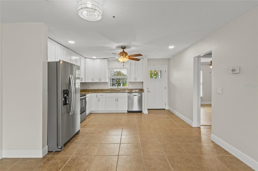 For Sale: $249,000 (2 beds, 2 baths, 1078 Square Feet)