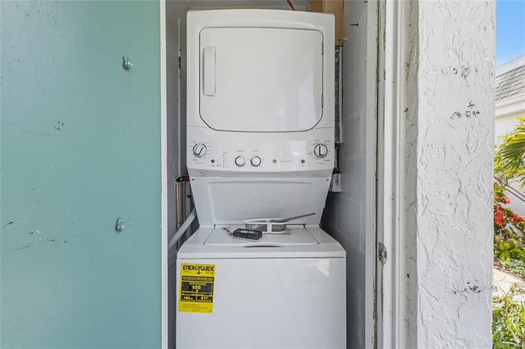 For Sale: $249,000 (2 beds, 2 baths, 1078 Square Feet)