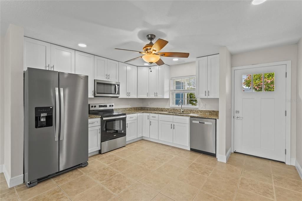 For Sale: $249,000 (2 beds, 2 baths, 1078 Square Feet)
